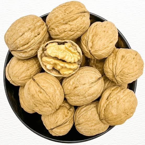Farm-Fresh Kashmiri Walnuts in Shell | Naturally Preserved Maximum Freshness | Omega-3 & Antioxidant-Rich Whole Walnuts | Direct from Kashmir Valley Orchards | No Treatment